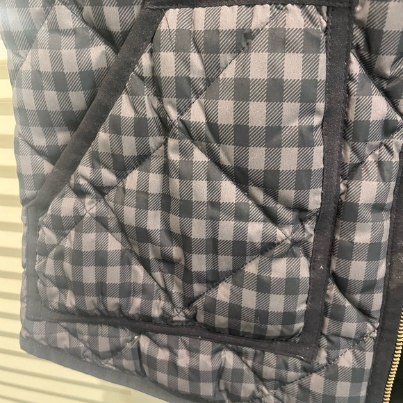 J Crew quilted down vest with feather duvet fill   Full zip with high collar - Picture 3 of 6